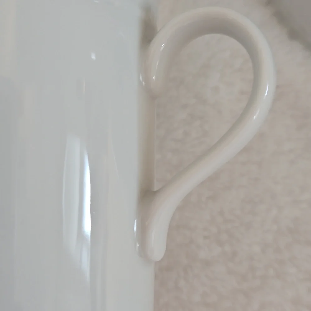 Crate&Barrel Vintage Staccato Elegant White Porcelain Mug Made in Japan Set of 4